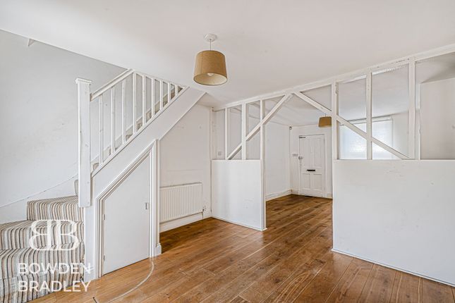 203 Manor Road, Chigwell photo 3