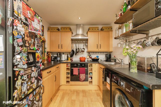 Flat 9/Tempera, 152 Lawrence Hill, Bristol photo 4