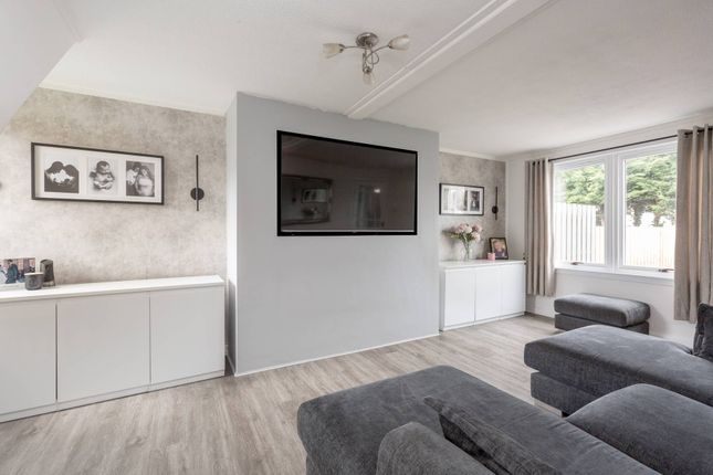 11, Strathesk Place, Penicuik photo 2