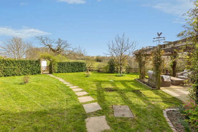 2, Graylands Farm Cottages, Langhurst Wood Road, Horsham photo 2