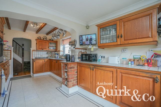 2, St. Agnes Drive, Canvey Island photo 4