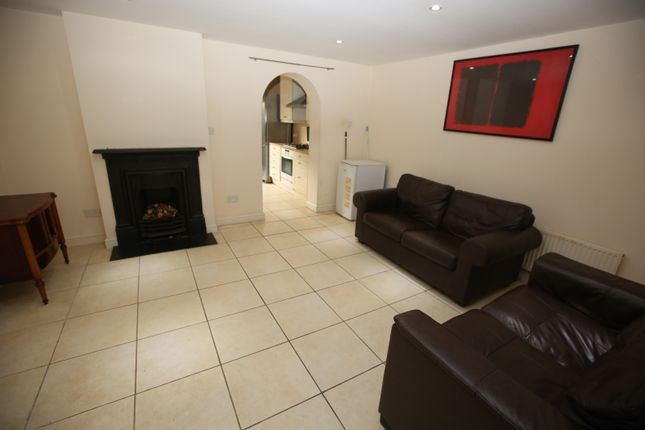 Town house to rent in Friern Barnet Road, London