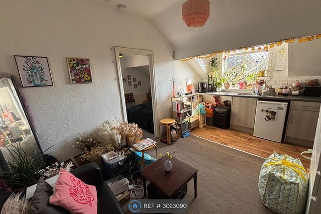 Flat, Spen Road, Leeds photo 2