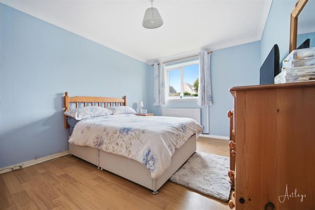 32, Chestnut Avenue, Swansea photo 4