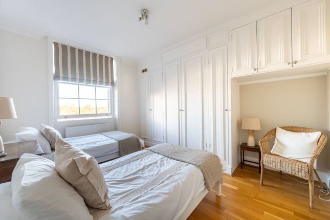 Flat to rent in Holland Park Avenue, Holland Park, London