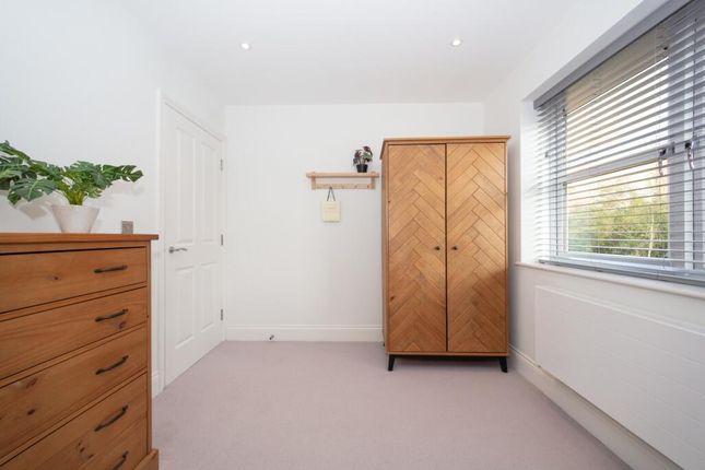 Strathaven Road, Eltham photo 5