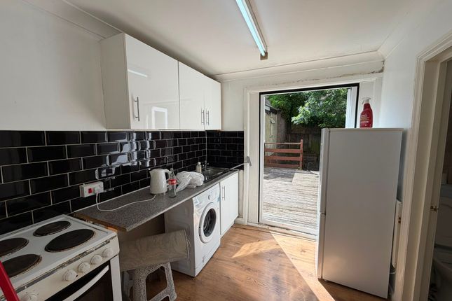 Studio flat on 3 Gladeswood Road, Belvedere, £1,100/mo