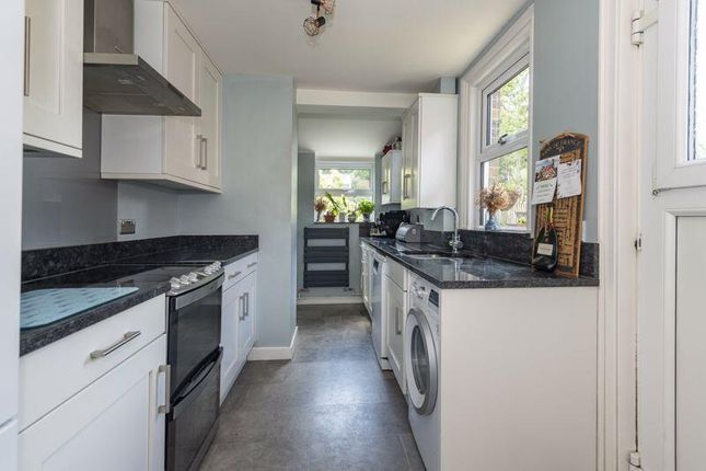 7, Mottins Hill, Crowborough photo 2