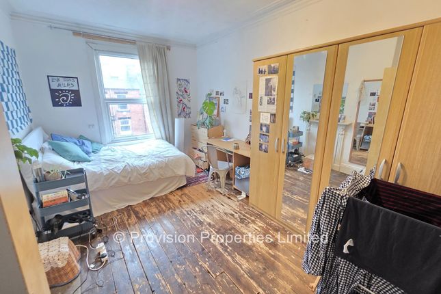 Brudenell Avenue, Hyde Park photo 3