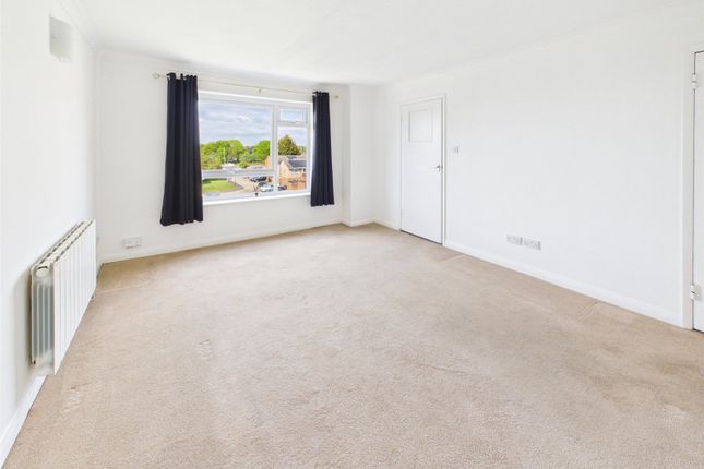72, Stourton Avenue, Feltham photo 2