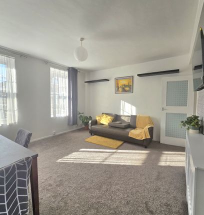 Flat 21, Hazelwood House, Evelyn Street, London photo 2