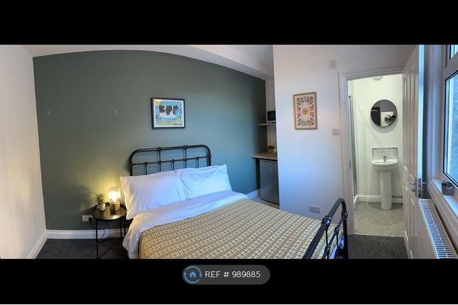 En Suite Studio Room