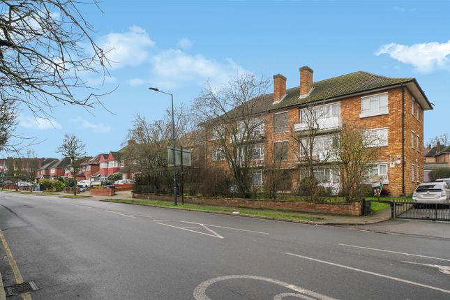 52, The Paddocks, Wembley photo 2