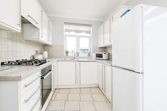 7, Kent Drive, Hornchurch photo 4