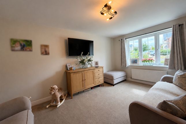 10, Bloom Drive, West Yorkshire photo 3
