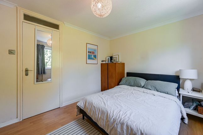 Hurren Close, Blackheath photo 4