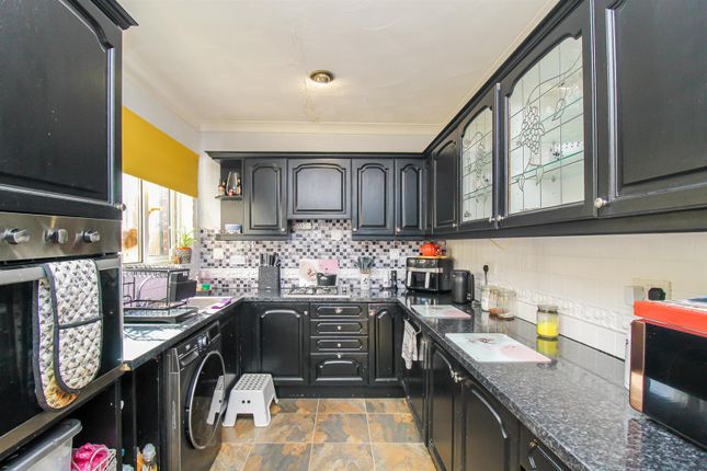 14, Camroyd Street, Dewsbury photo 3