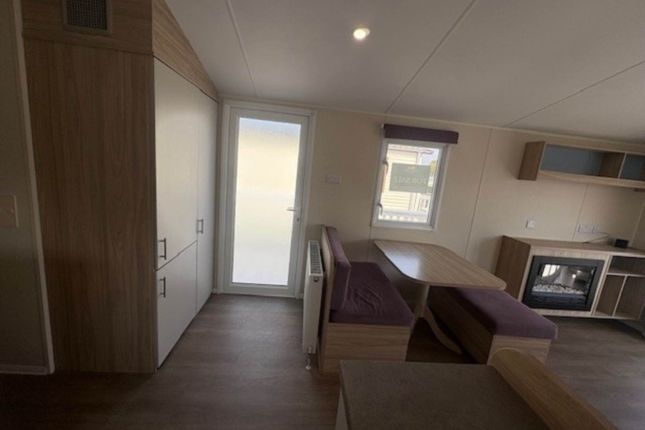 Willerby Linwood, Main Road, Wareham photo 4