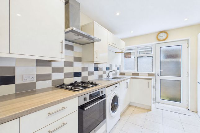 20 Gloster Drive, Bognor Regis photo 3