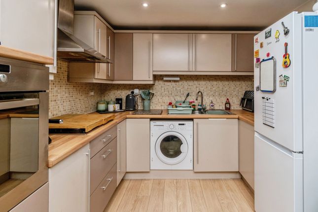 4, Woodland Court, Cannock photo 3