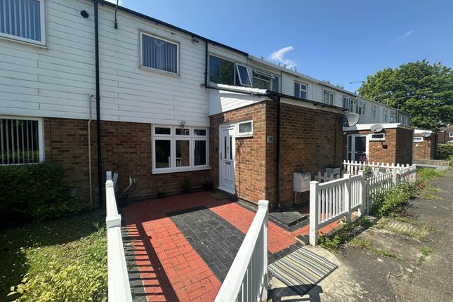 Thumbnail Terraced house for sale in Bromley Gardens, Dunstable