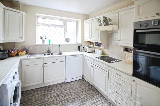 116, Manor Crescent, Leeds photo 2
