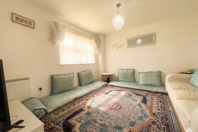 87, Glenfield Road, Luton photo 2