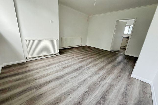 11, Trent Close, Wickford photo 2