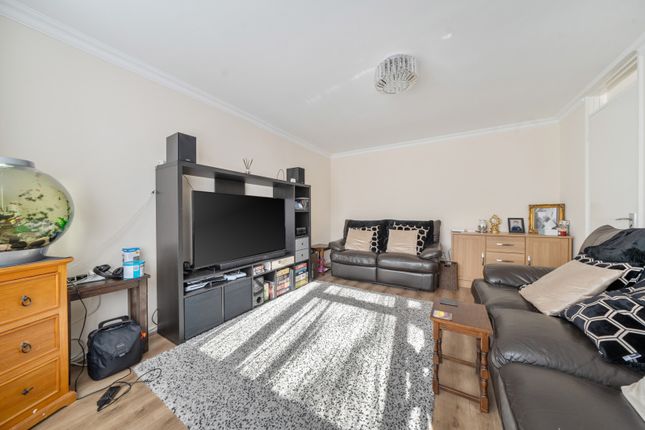 14, Melrose Close, London photo 4
