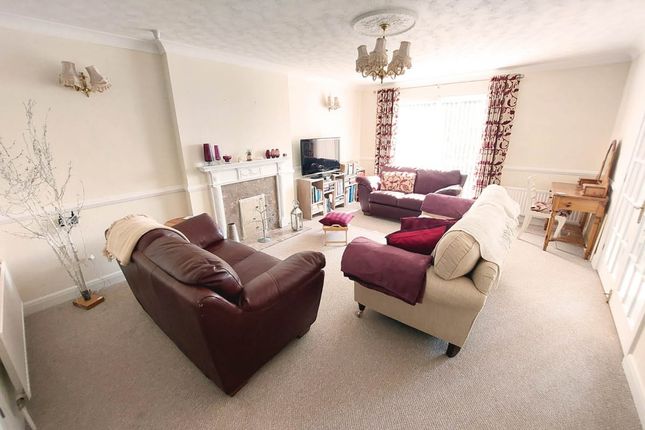 7 Harlow Grange Park, Beckwithshaw, Harrogate photo 3