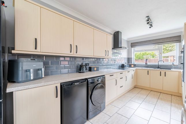 5 Elizabeth Court, Ely photo 2