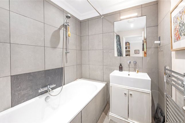Flat for sale in Queens Gate, London