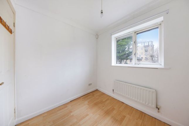 Terraced house to rent in Evelyn Road, London