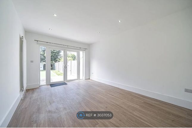 Selvage Lane, Mill Hill, London photo 4