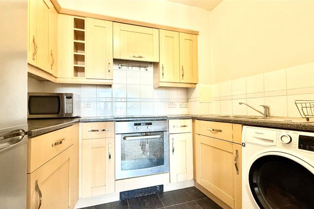 89, Kelvin Gate, Bracknell photo 3