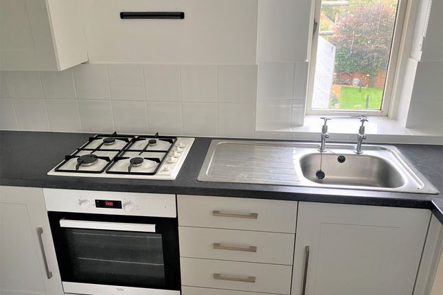 Flat 4b, Woodcote Hall Woodcote Road, Epsom photo 2