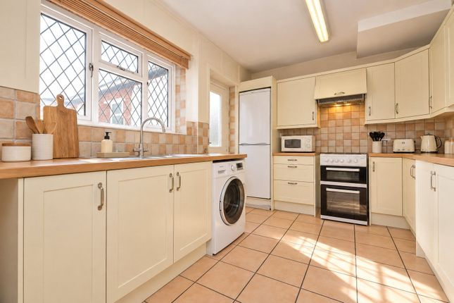 30, Hornbeam Road, Guildford photo 2