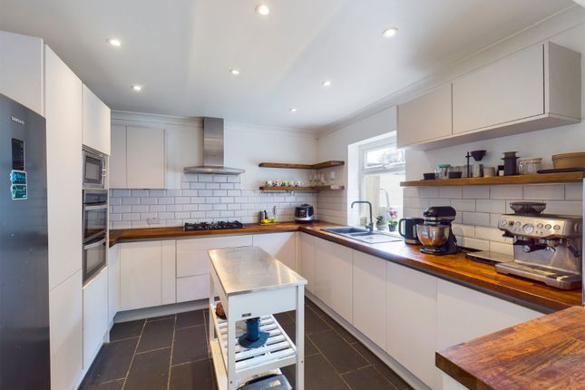 309, Green Lane, Chertsey photo 3