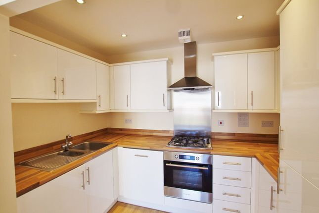 Oliver Court, Watford, Watford photo 3