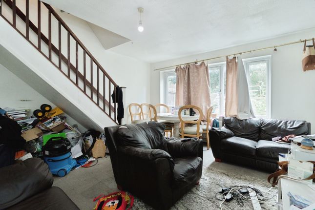 6, Garside Close, London photo 4