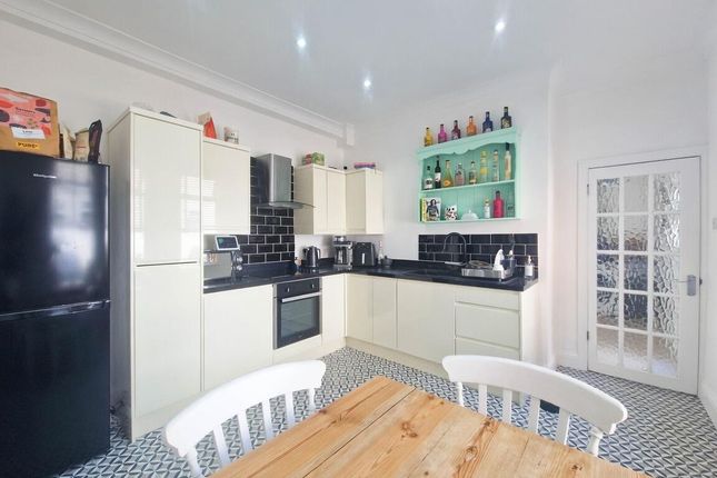 99, Baxter Avenue, Southend-On-Sea photo 3