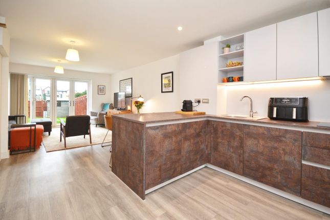 10, The Pynes, Bristol photo 2