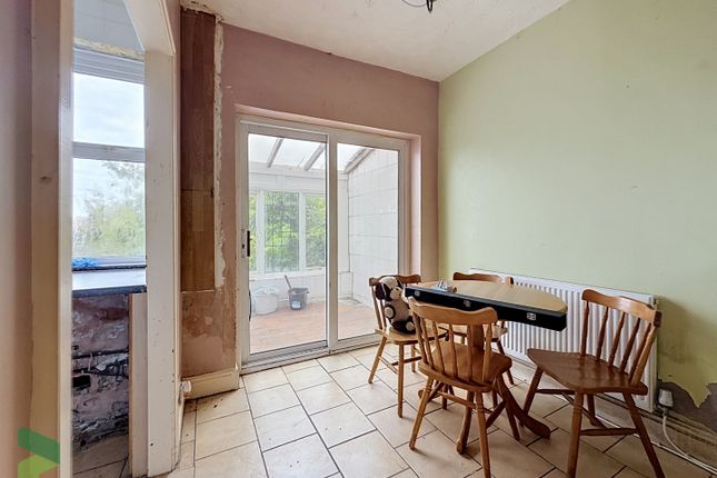 14, Avallon Way, Darwen photo 3