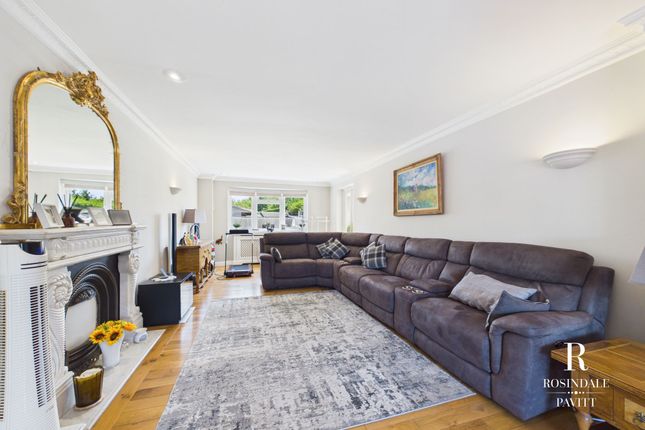 Coogie Woodmansterne Lane, Wallington photo 4