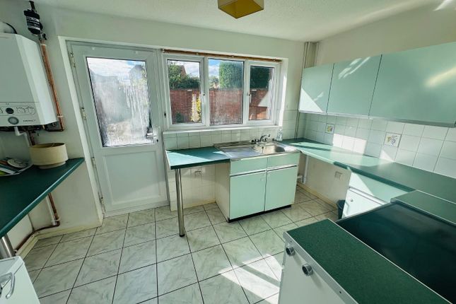 16, Thornford Drive, Swindon photo 5