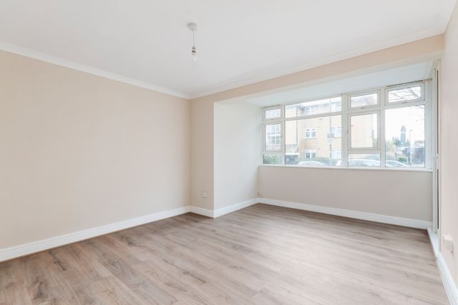 Thumbnail Flat to rent in Weydown Close, Southfields