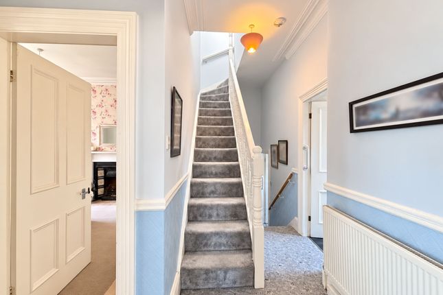 19 Lansdowne Road, Southport photo 2