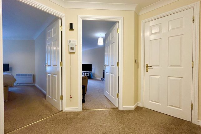 27, Warburton Court, Uppermill photo 3
