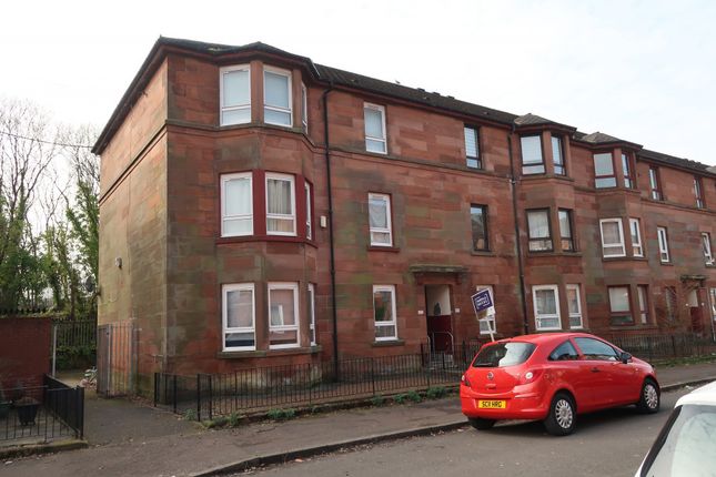 Flat to rent in Earl Street, Scotstoun, West End