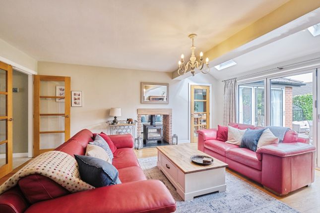 16, Bracken Close, Staffordshire photo 4